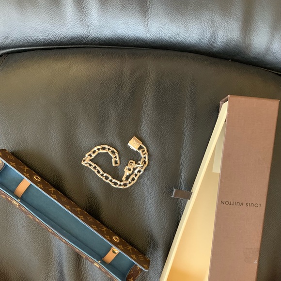 Louis Vuitton 18K White Gold Bracelet - Picture 2 of 5